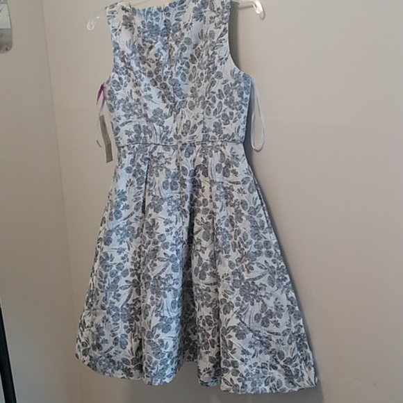 Dress - Picture 4 of 4